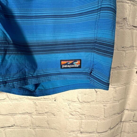 Patagonia Stretch Wavefarer Volley Shorts 16" Mens Medium Blue Striped Board - Picture 2 of 9